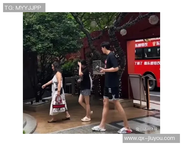 杨瀚森与女友首次同框合影凯尔登赛后甜蜜瞬间引发热议