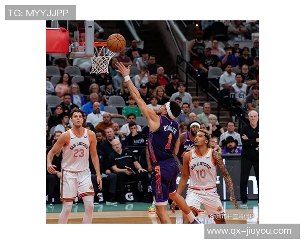 文班谈球队战术多样性认为马刺的纯粹篮球更符合战术本质与发展方向